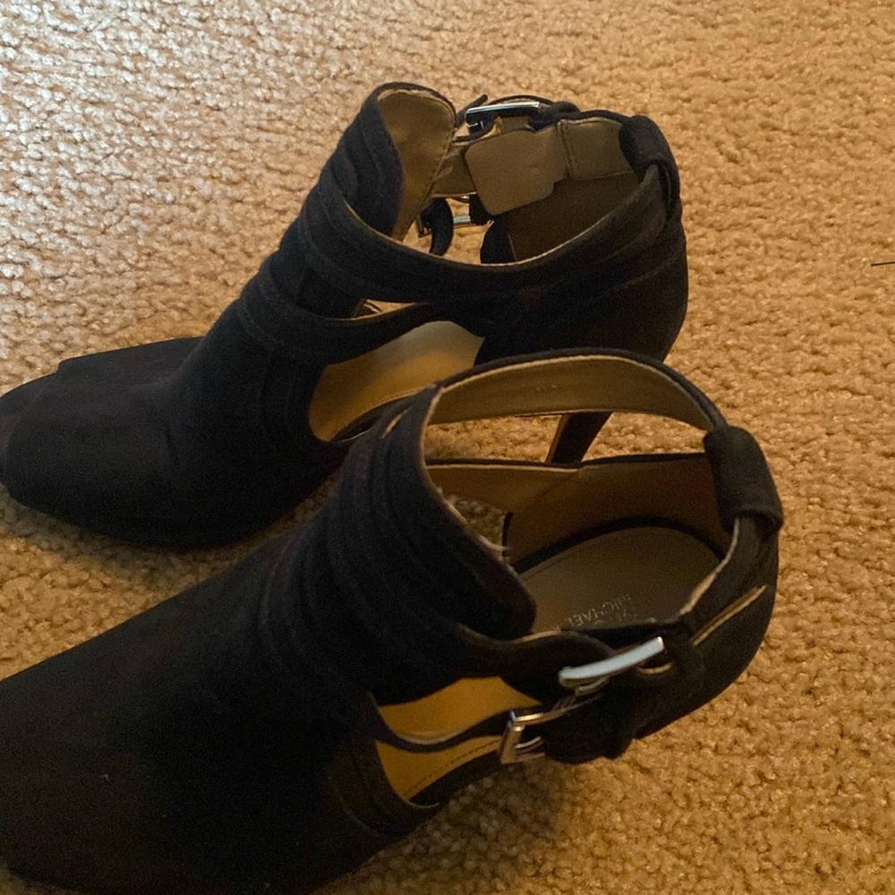 Black suede leather Michael Kors high heel. No damage. Worn a couple of times.
